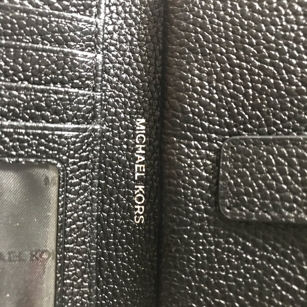 BRAND NEW AUTHENTIC MICHAEL KORS WALLET W WRISTLET - Picture 4 of 4